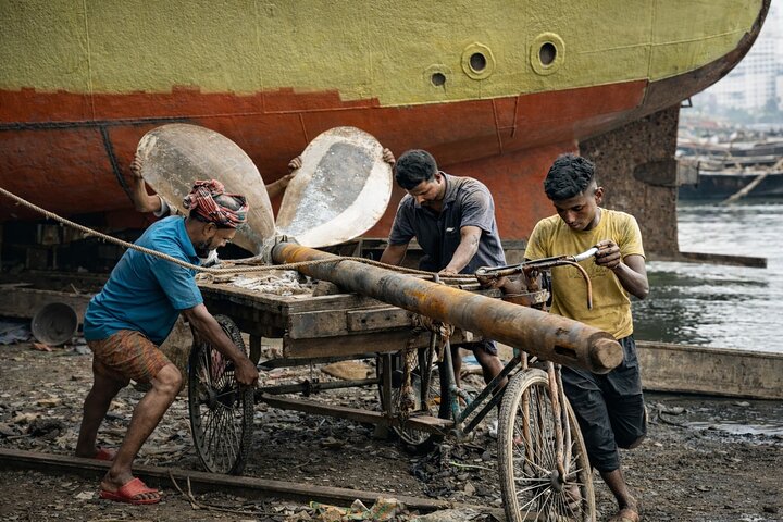 Dhaka Street & Culture Photography – Private Full-Day Tour