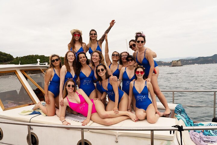 8 Hours Cinque Terre with Lunch on Boat in Spezia