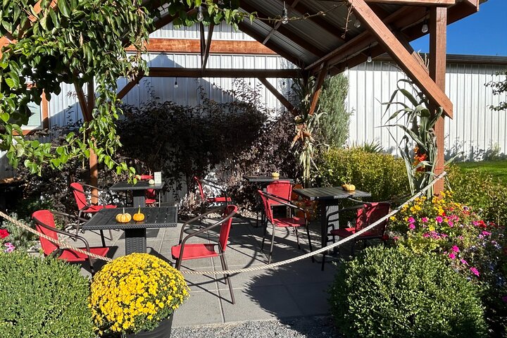 Okanagan Bee Tour and Lunch at Winery in Kelowna