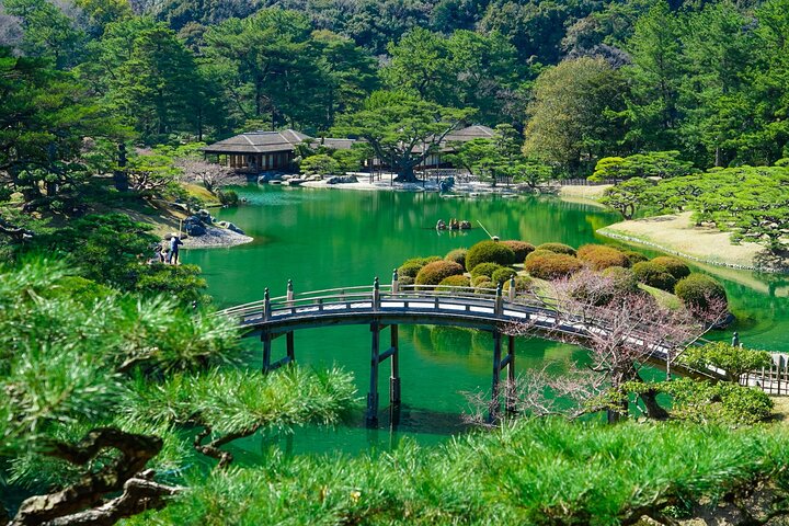 Kagawa: Takamatsu Ritsurin Garden Guided Tour