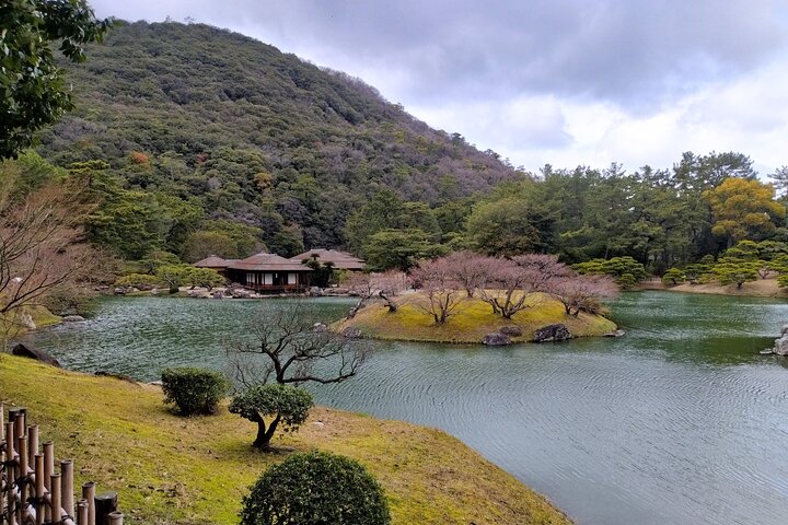 Kagawa: Takamatsu Ritsurin Garden Guided Tour