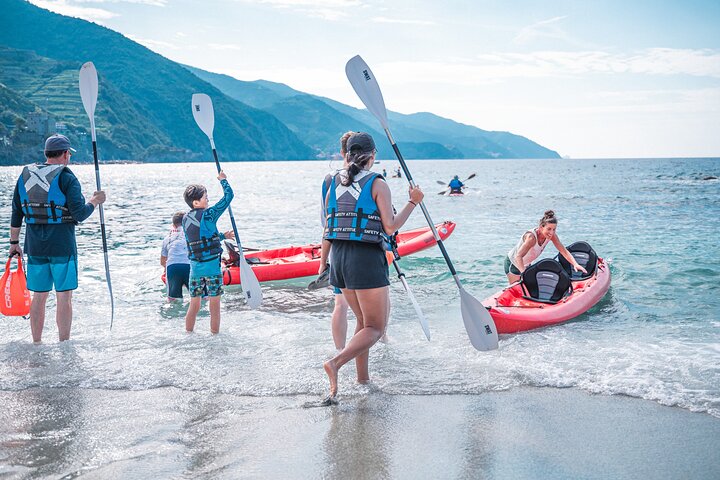 Kayak experience with Carnassa Tour in Cinque Terre + Snorkeling