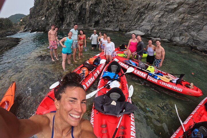 Kayak experience with Carnassa Tour in Cinque Terre + Snorkeling