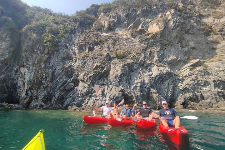 Kayak experience with Carnassa Tour in Cinque Terre + Snorkeling