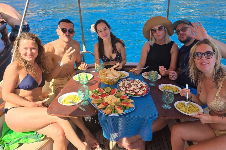 La Spezia: Cinque Terre Tour with Lunch on Board 8 hours
