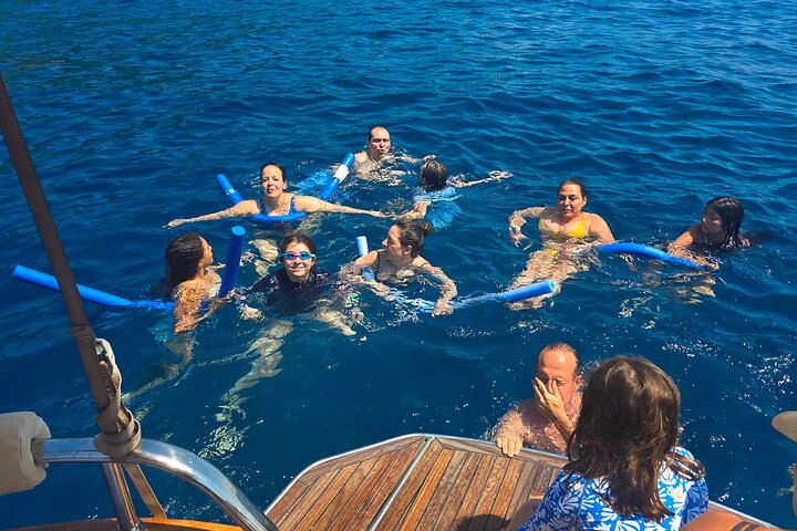 La Spezia: Cinque Terre Tour with Lunch on Board 8 hours