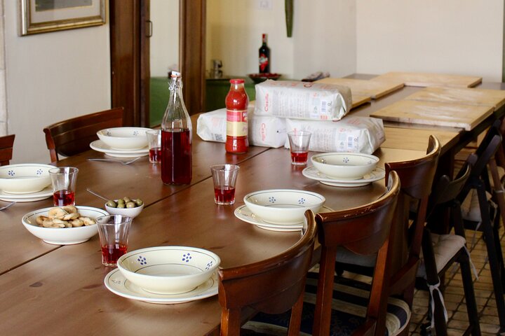 Apulian Cooking Class with Aperitif and Wine in Polignano a Mare