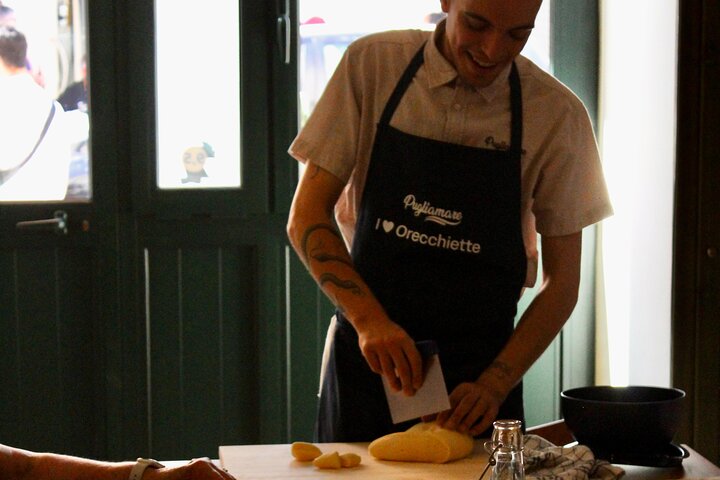 Apulian Cooking Class with Aperitif and Wine in Polignano a Mare