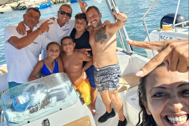 Boat tour of the Polignano a Mare caves with aperitif