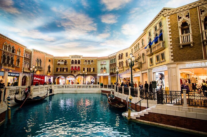 Classic Macau Day Tour: Ferry Pier Pickup & Lunch Included
