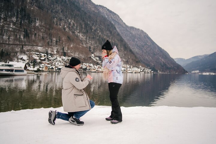 Private Vacation Photoshoot with Photographer in Hallstatt