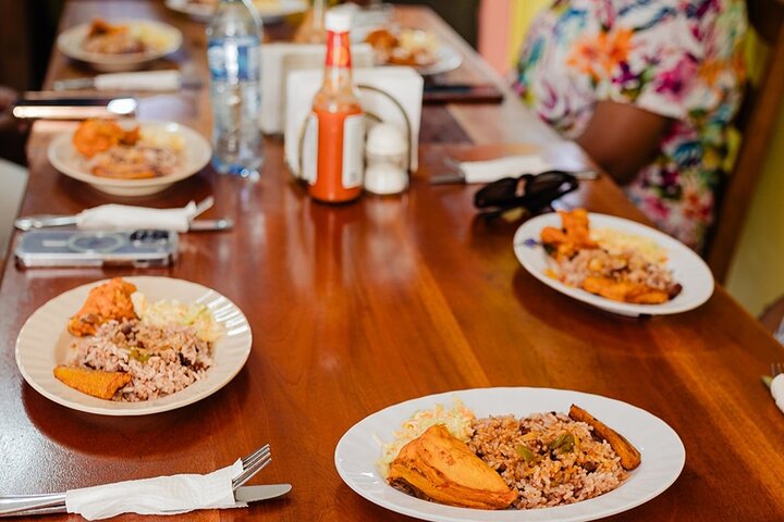 Belizean Bites Lunch Food Tour in San Pedro