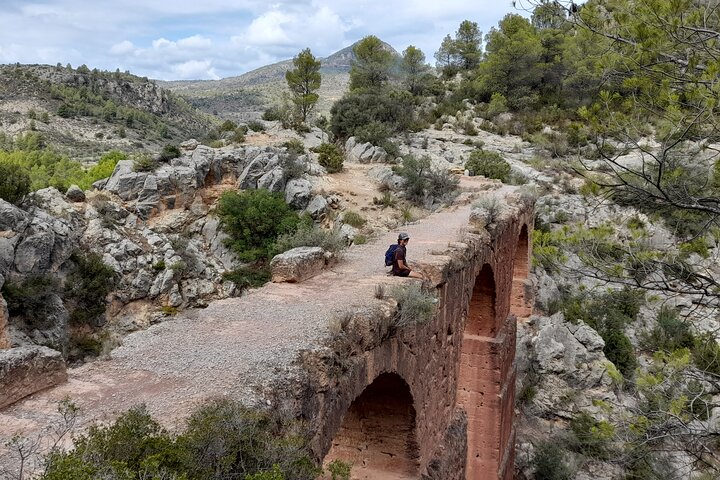 Hike to the Roman aqueduct Peña Cortada