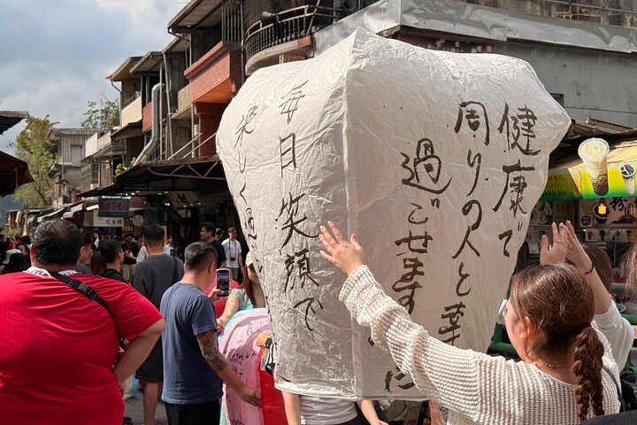 Full-Day Tour in Shifen, Jiufen & Yehliu of Taipei (Incl. ticket)