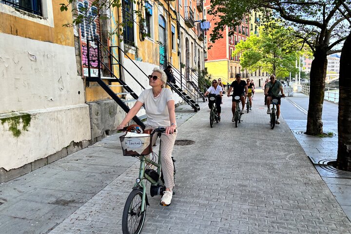 Bilbao Highlights 3-hour E-Bike tour: Small Group or Private Tour