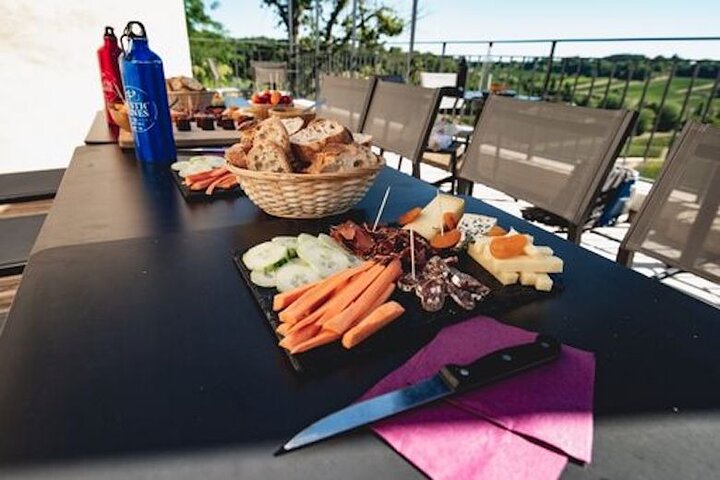 St-Emilion & Médoc Wine Day Tour: Chateaus, Tastings and Lunch
