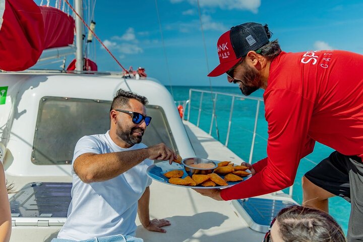 Snorkel with Turtles at WW2 Shipwreck Includes Sunset & BBQ