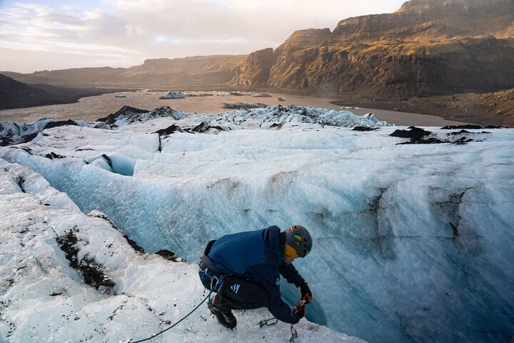 Sólheimajökull Glacier Hike & Ice Climbing Intro - Small Group