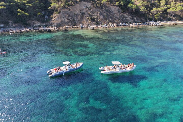 Boat Tour at Devil's Saddle: 4 Swim Stops, Snorkeling & Prosecco