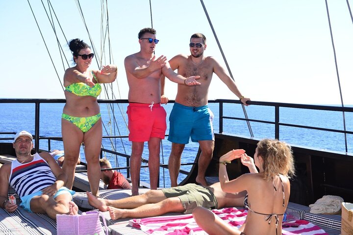 Antalya Boat Tour with Round Transfer from Belek