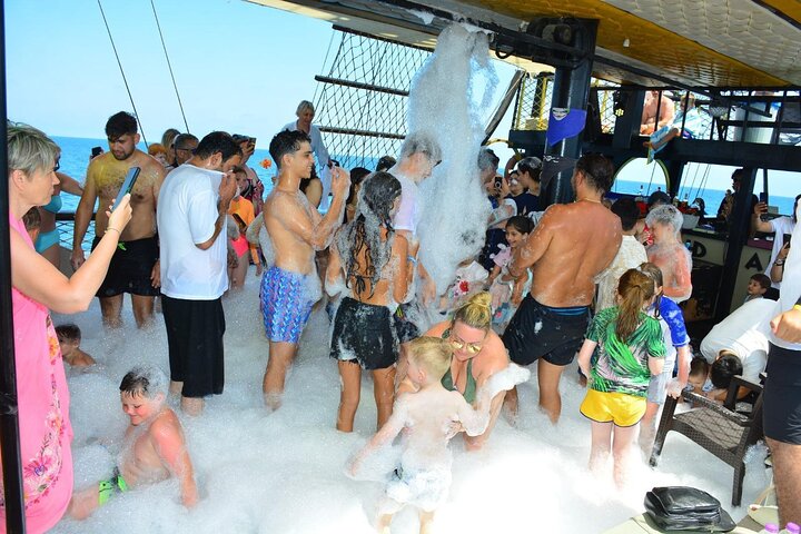 Antalya Boat Tour with Round Transfer from Belek
