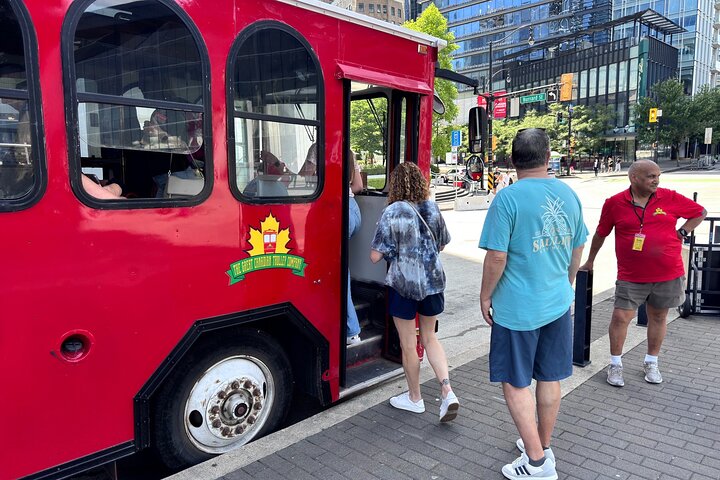 Vancouver Hop On Hop Off Trolley Tour w/ 20 Stops & Live Guide