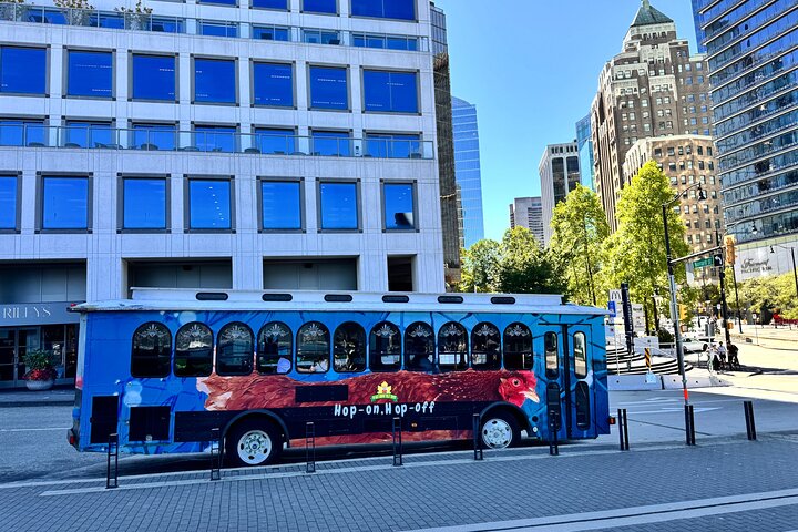 Vancouver Hop On Hop Off Trolley Tour w/ 20 Stops & Live Guide