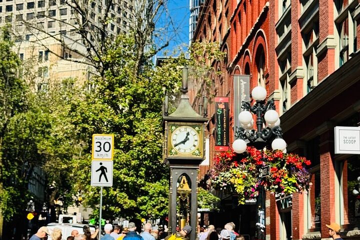 Vancouver Hop On Hop Off Trolley Tour w/ 20 Stops & Live Guide