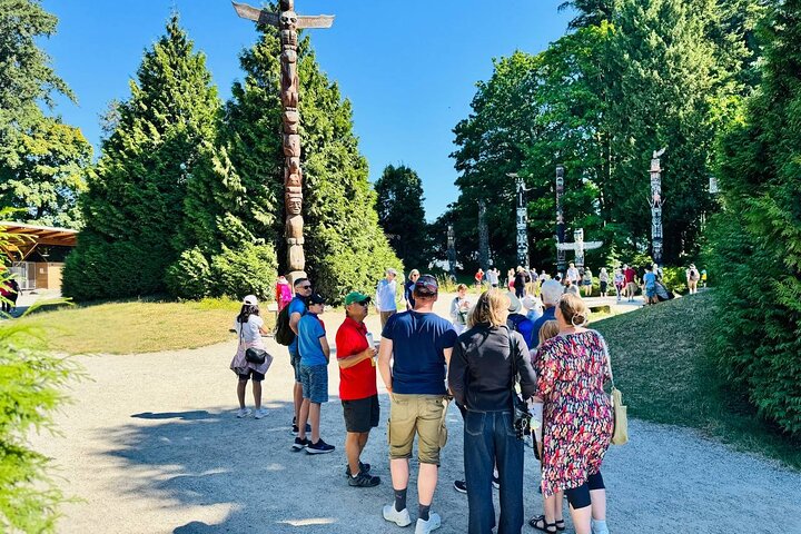 Vancouver Hop On Hop Off Trolley Tour w/ 20 Stops & Live Guide