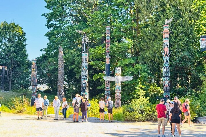 Vancouver Hop On Hop Off Trolley Tour w/ 20 Stops & Live Guide