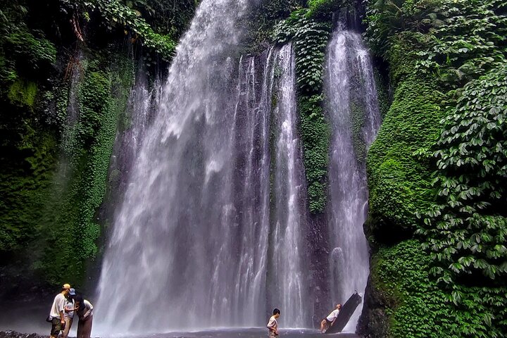 Lombok Private Car Hire with Driver Customizable Tour