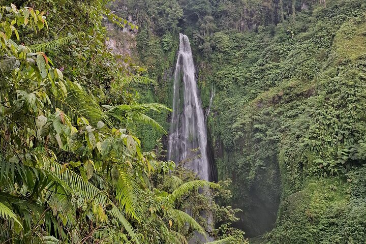 Lombok Private Car Hire with Driver Customizable Tour