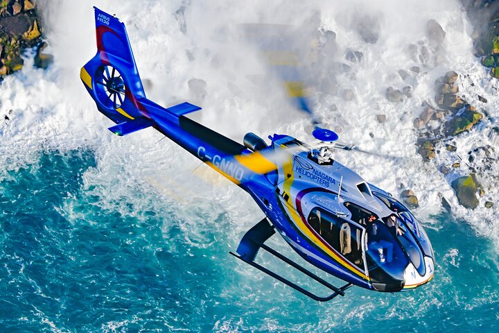 Niagara Falls Canada Tour: Helicopter, Boat Cruise & Journey