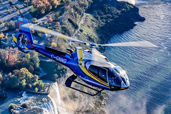 Niagara Falls Canada Tour: Helicopter, Boat Cruise & Journey