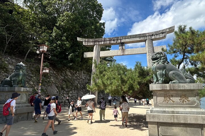Hiroshima and Miyajima 6 and half Hour Guided Tour