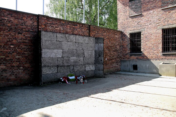 Auschwitz Birkenau Guided Tour Meeting Point from Cracow
