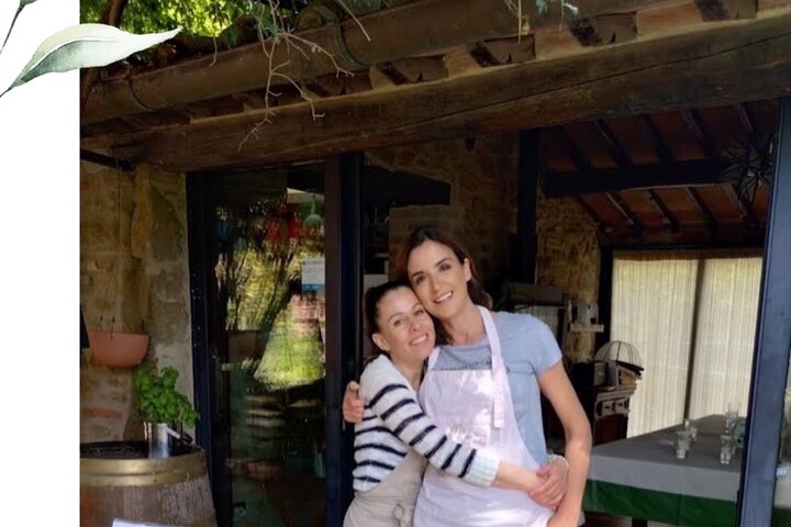 Organic cooking class with a sommelier in an Olive and wine farm