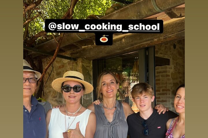 Organic cooking class with a sommelier in an Olive and wine farm