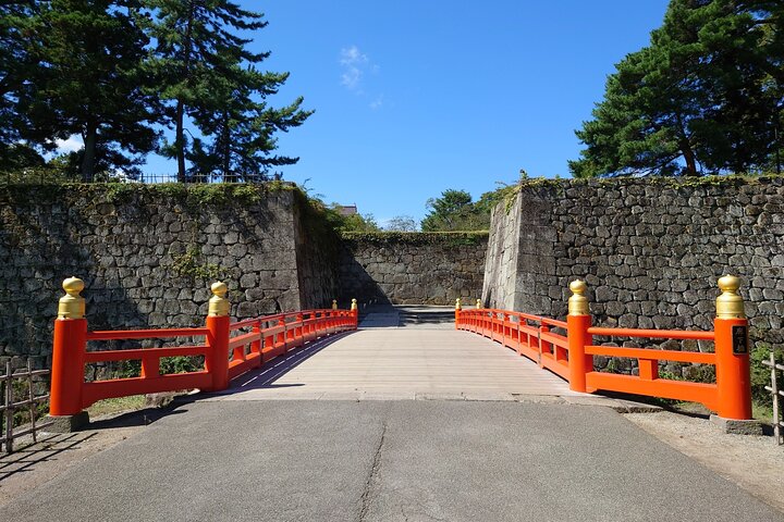 Fukushima: Aizu Tsuruga Castle & Boshin War History Tour