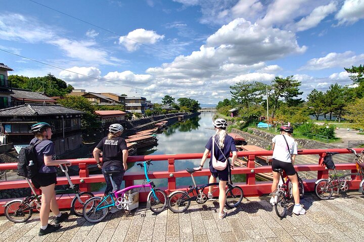 Slow Cycling Tour at Uji's Matcha Green Tea Fields and Heritage