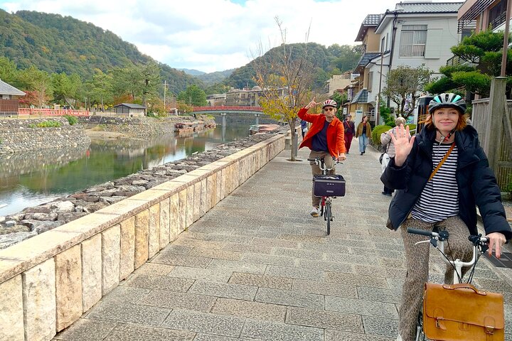 Slow Cycling Tour at Uji's Matcha Green Tea Fields and Heritage