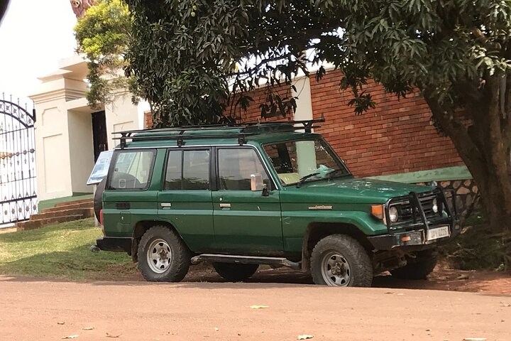 Entebbe Airport Pickup and Drop-off Service