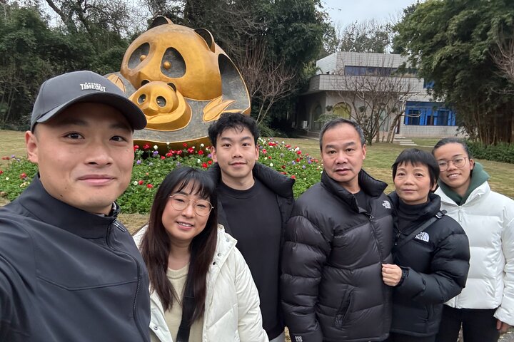 Private Chengdu Panda Base Tour with Hotel Pickup