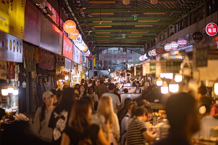 Seoul: Gyeongbok Palace, Hanok Village, and Gwangjang Tour