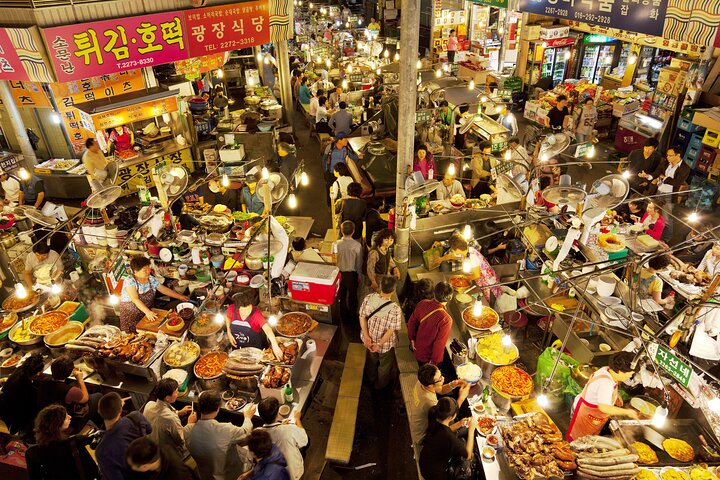 Seoul: Gyeongbok Palace, Hanok Village, and Gwangjang Tour