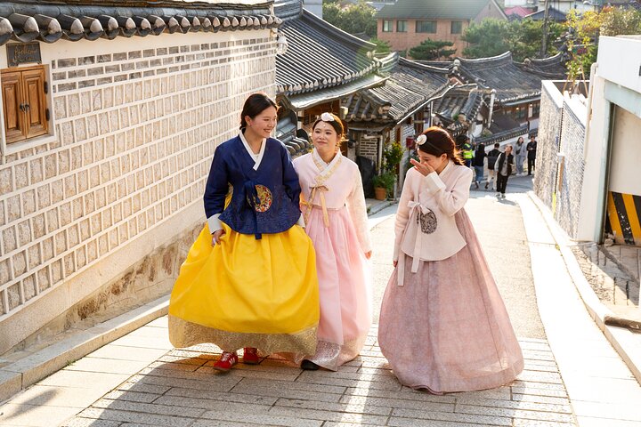 Seoul: Gyeongbok Palace, Hanok Village, and Gwangjang Tour