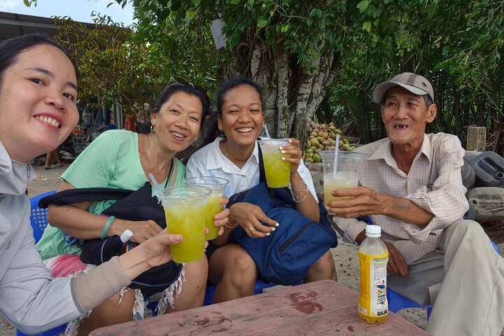 Ben Tre Mekong Zig Zag: Scooter, Sailboat, and Food (Full day)
