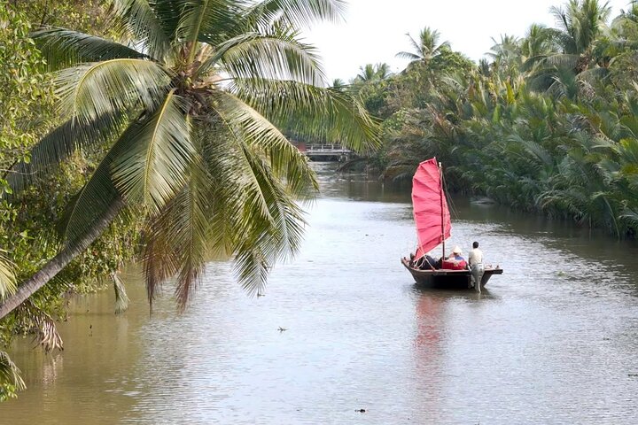 Ben Tre Mekong Zig Zag: Scooter, Sailboat, and Food (Full day)