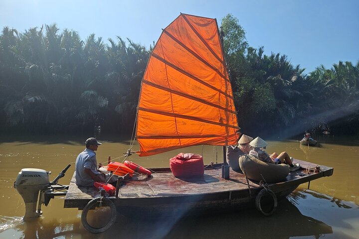 Ben Tre Mekong Zig Zag: Scooter, Sailboat, and Food (Full day)
