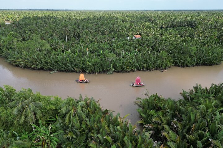 Ben Tre Mekong Zig Zag: Scooter, Sailboat, and Food (Full day)